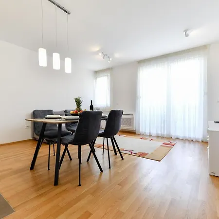 Appartement Modern For 2025' Vacation In *
